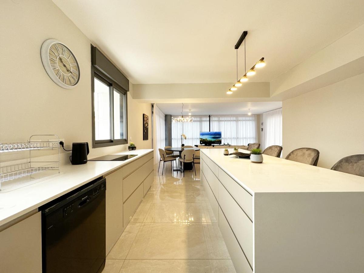Mini Penthouse Near The Beach Netanya Exterior foto